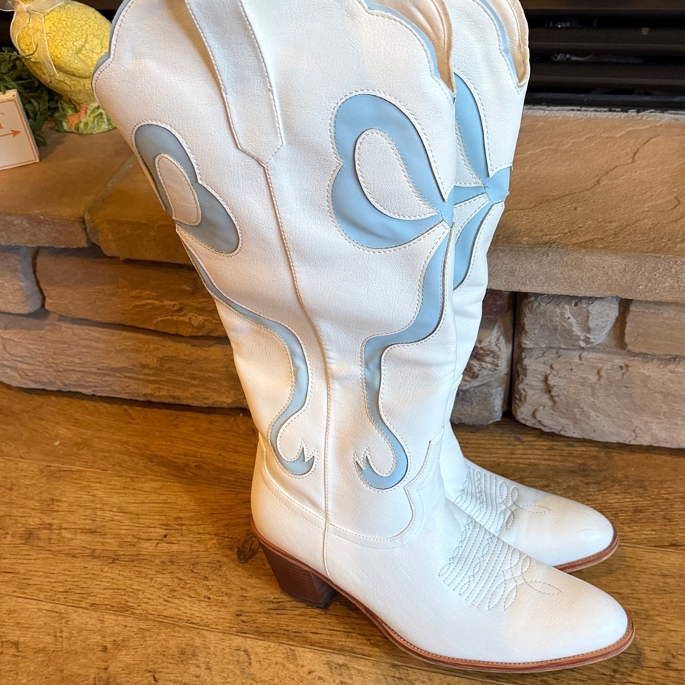White  Western Boots with Light Blue  Bow  Accents size 11